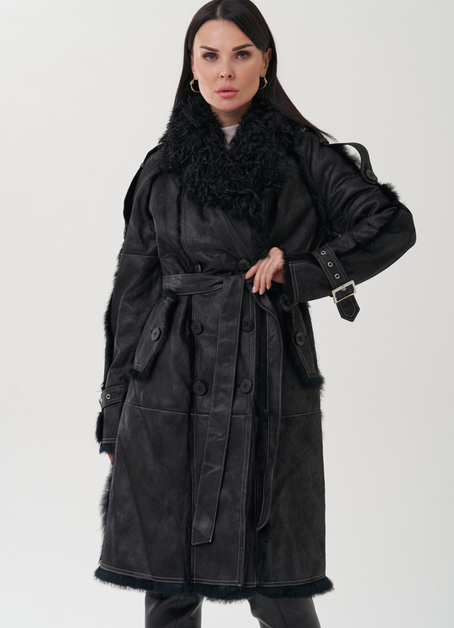 Пальто черного цвета с мехом кролика модель № 25540 в рассрочку