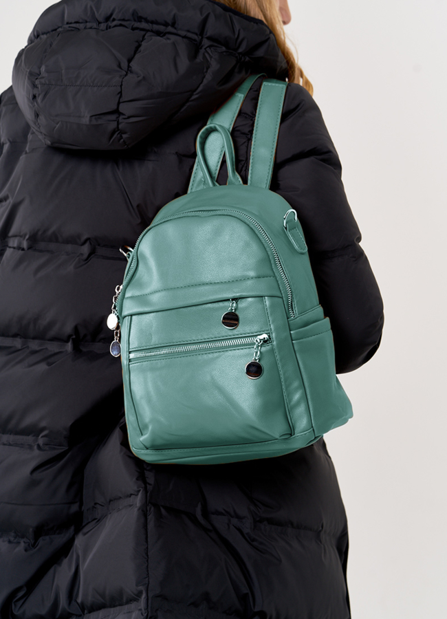 Сумка-рюкзак женская зеленого цвета модель № М-1 меха малина