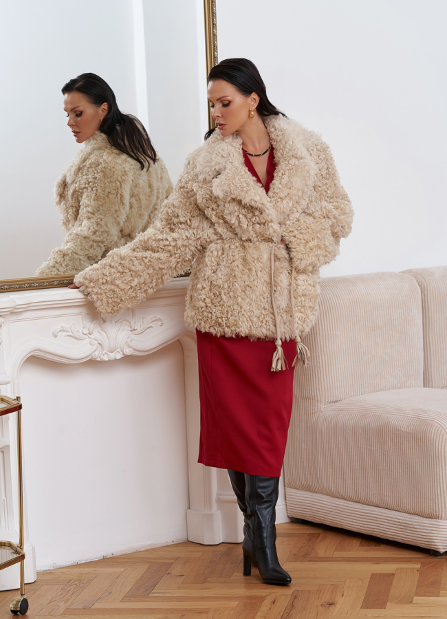 Натуральная двухсторонняя дубленка модель № 26828 меха малина