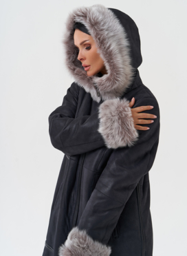 Дубленка с отделкой из тосканы с капюшоном