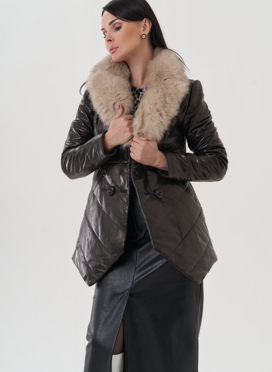 Кожаная куртка на пуговицах с английским воротником, отделка песец Кожаная куртка на пуговицах с английским воротником, отделка песец