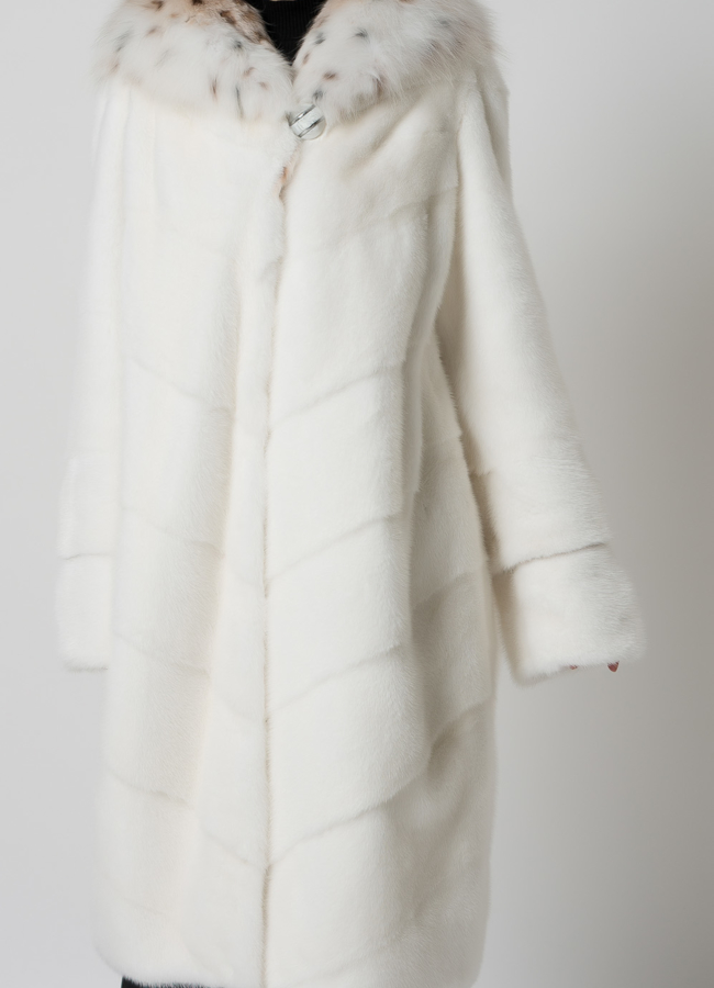 Белая шуба из норки с рысью модель № 25277 универмаг малина