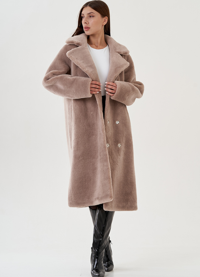 фото Пальто из эко меха в бежевом цвете модель № 25353