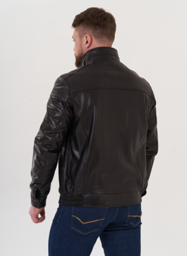 Мужская кожаная куртка черного цвета