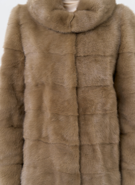 Поперечная норковая шуба с капюшоном