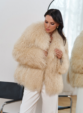 Женская шуба из меха ламы Женская шуба из меха ламы