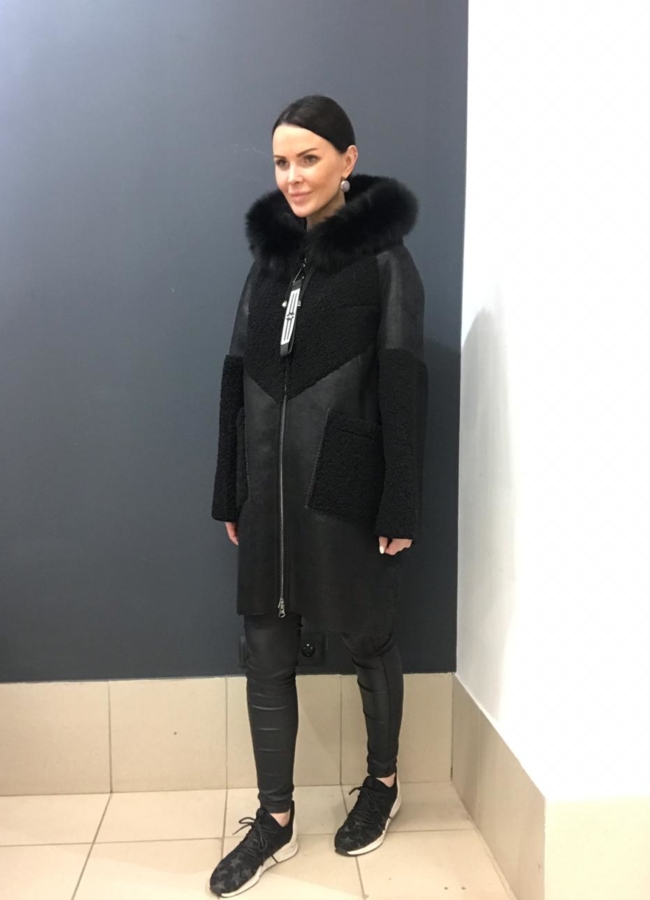 Дубленка с песцом, цвет черный модель № 9508 меха малина