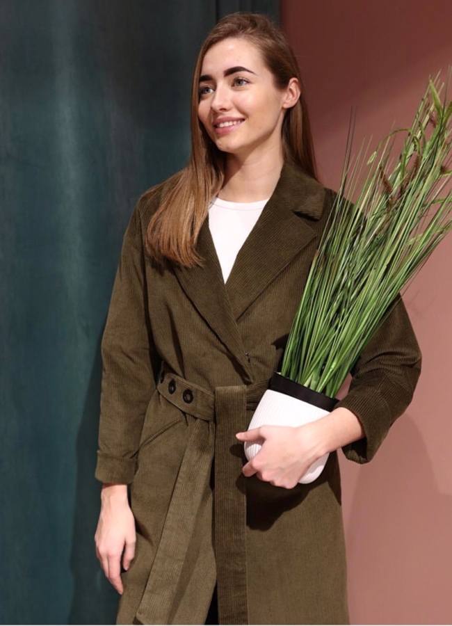 Пальто из вельвета в цвете хаки модель № 731 меха малина