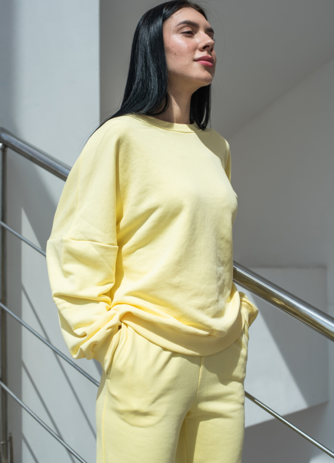 Свитшот женский желтого цвета  модель № 22575 в кредит