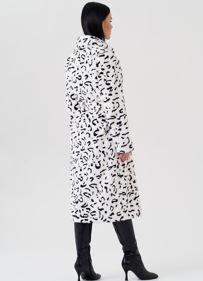 Женское пальто с английским воротником белого цвета  модель № 24114 универмаг малина