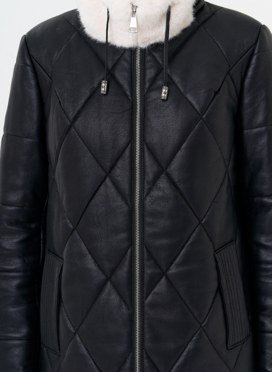 Женское пальто из эко кожи с капюшоном