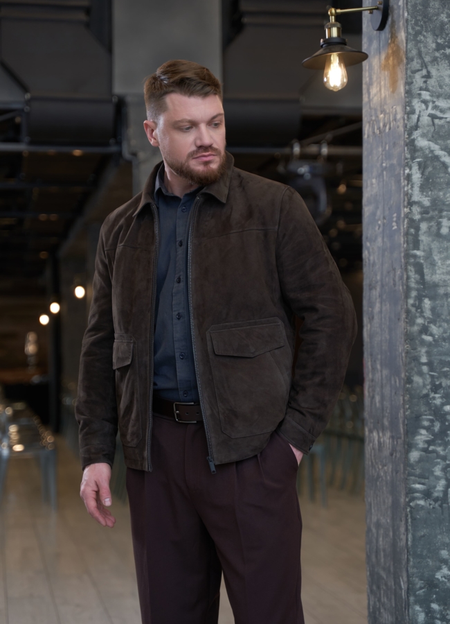 Мужская куртка из натуральной замши коричневого цвета модель № 30066 меха малина Мужская куртка из натуральной замши коричневого цвета модель № 30066 меха малина