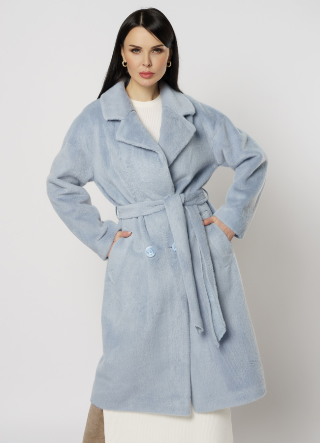 Двубортное пальто голубого цвета модель № 20744 меха малина