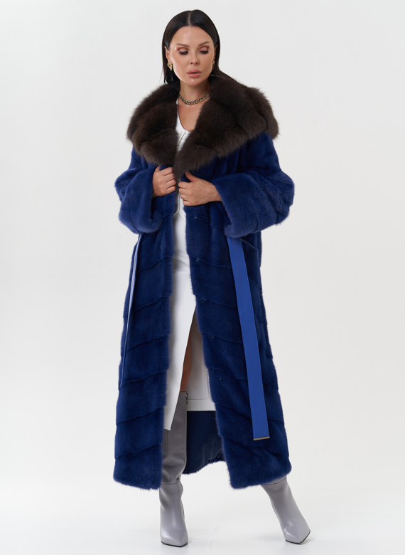 Шуба из норки с капюшоном из меха куницы