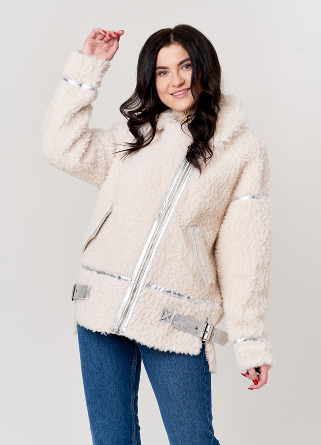 Белая куртка из овечьей шерсти модель № 19675 меха малина