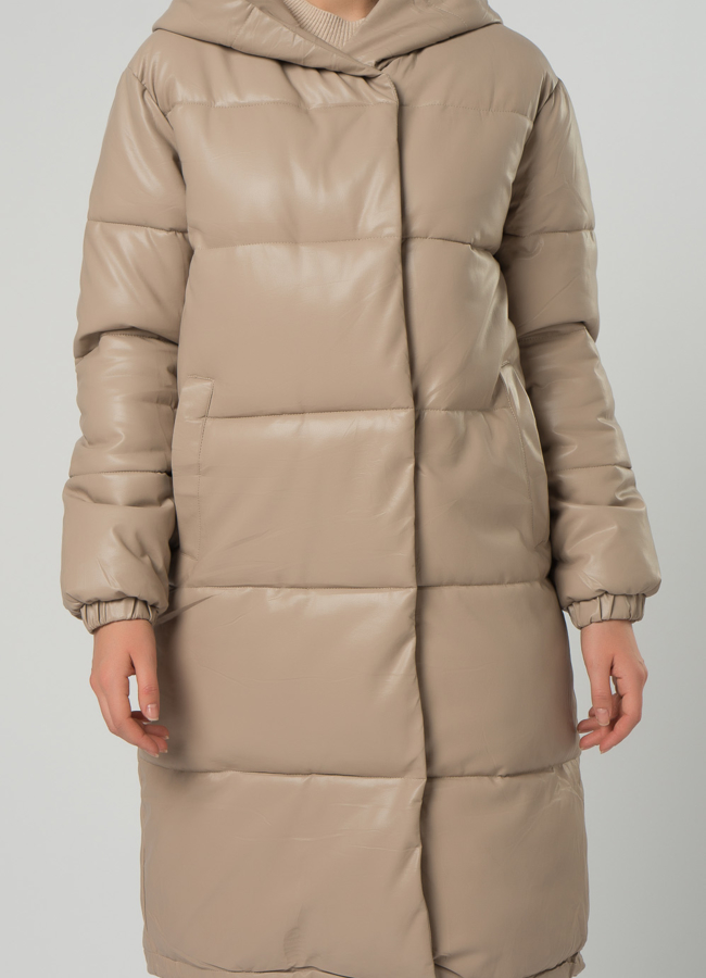 Длинный пуховик из эко кожи модель № 73321 в рассрочку
