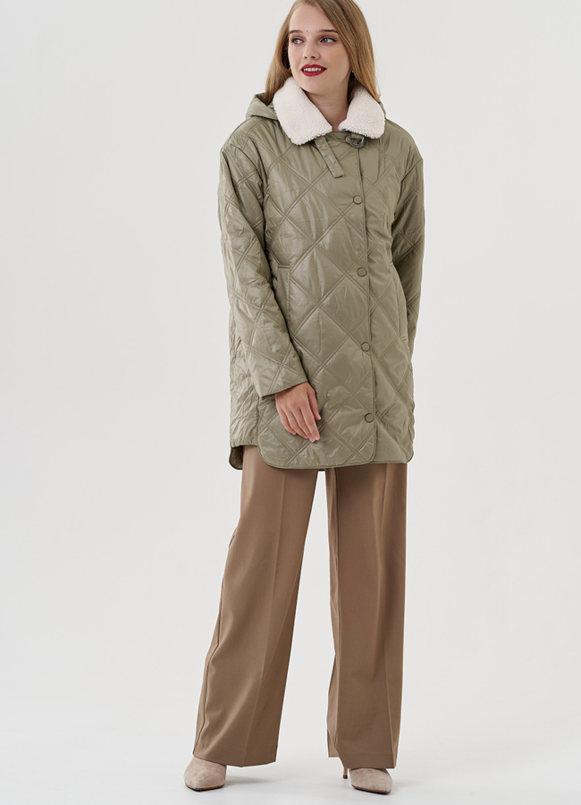 Женское полупальто в светло-зеленом цвете модель № 81216 меха малина