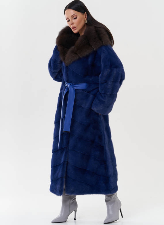 Шуба из норки с капюшоном из меха куницы