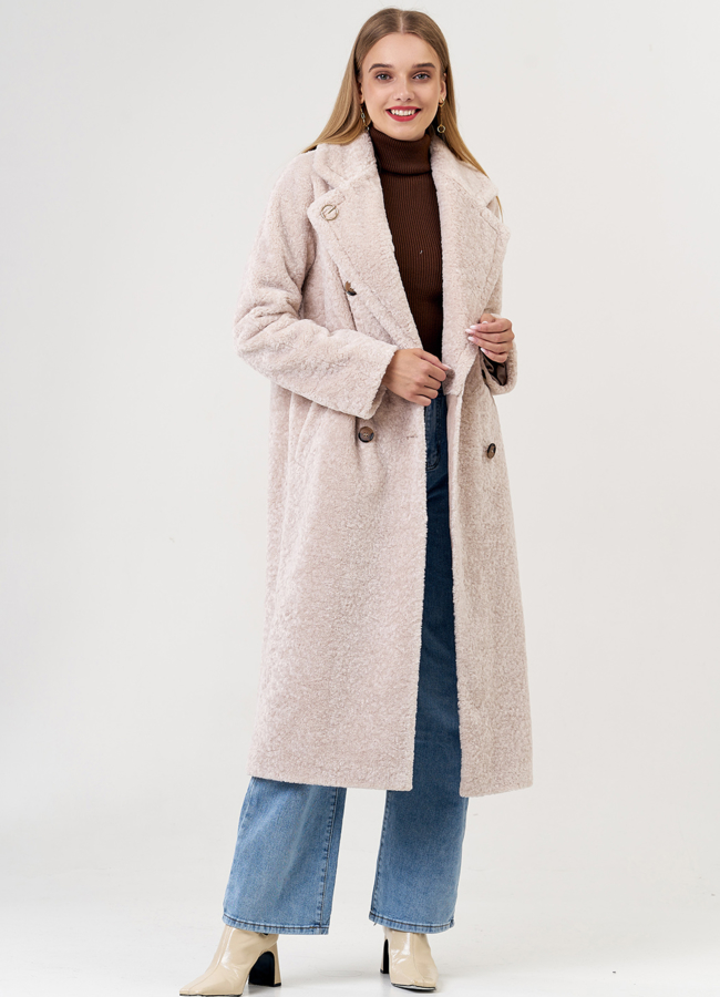 Пальто из эко меха в бежевом цвете модель № 21379 в рассрочку