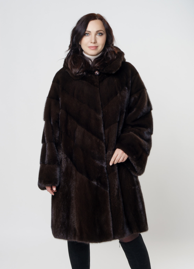 Шуба из скандинавской норки с капюшоном коричневого цвета модель № S-902 универмаг малина