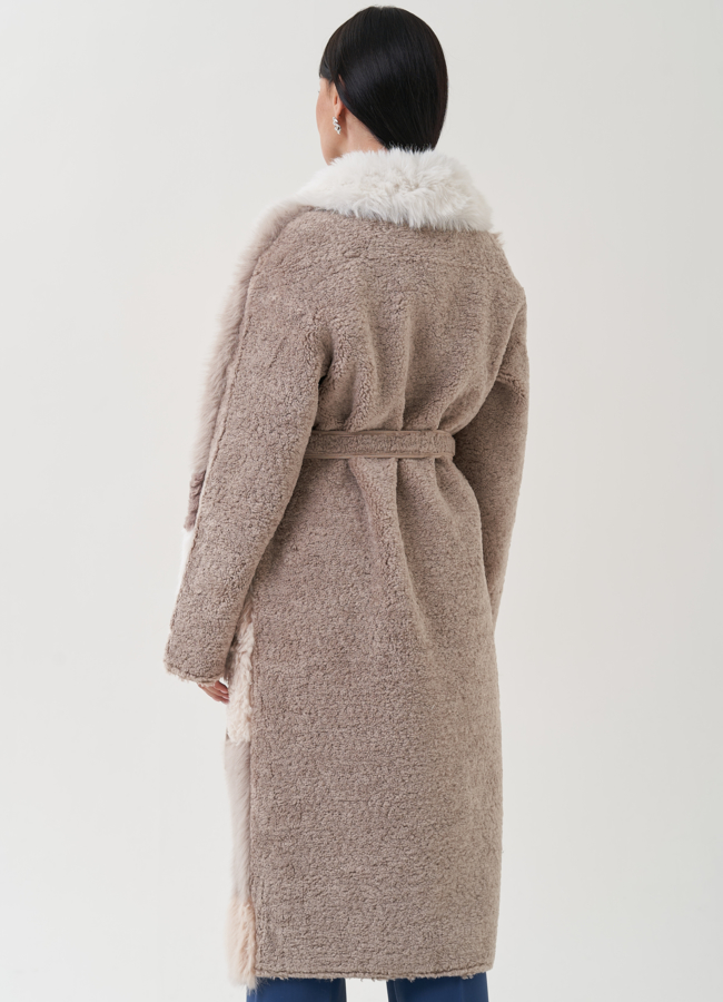 Пальто бежевого цвета с английским воротником модель № 25417 универмаг малина