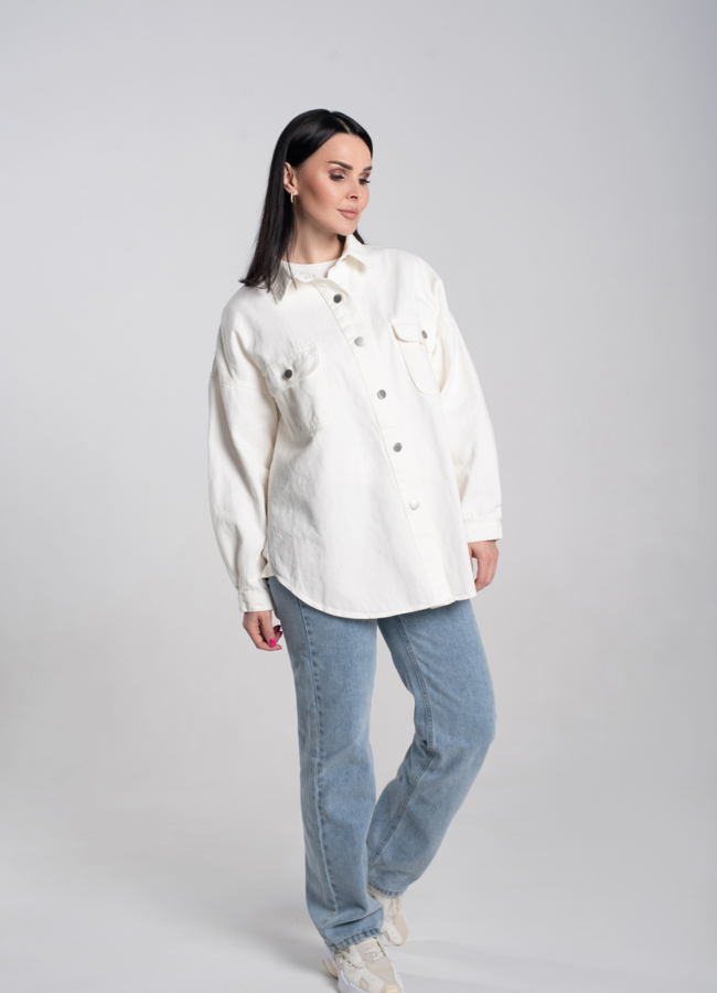 Куртка джинсовая  белого цвета  модель № 24592 меха малина