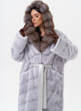 Норковая шуба с капюшоном из меха куницы