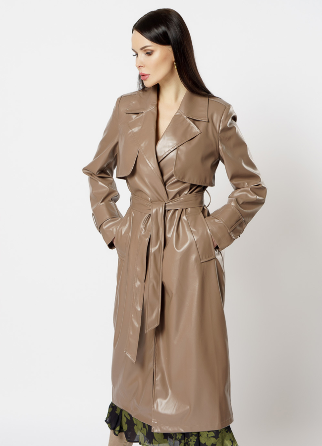 Плащ женский из эко кожи бежевого цвета модель № 03 в рассрочку