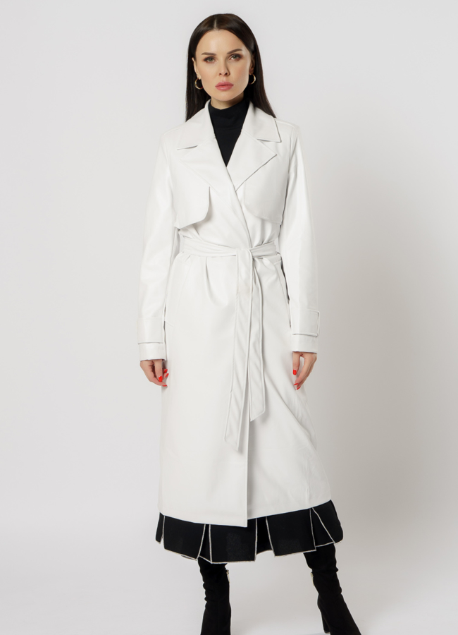 фото Плащ женский из эко кожи белого цвета модель № 03