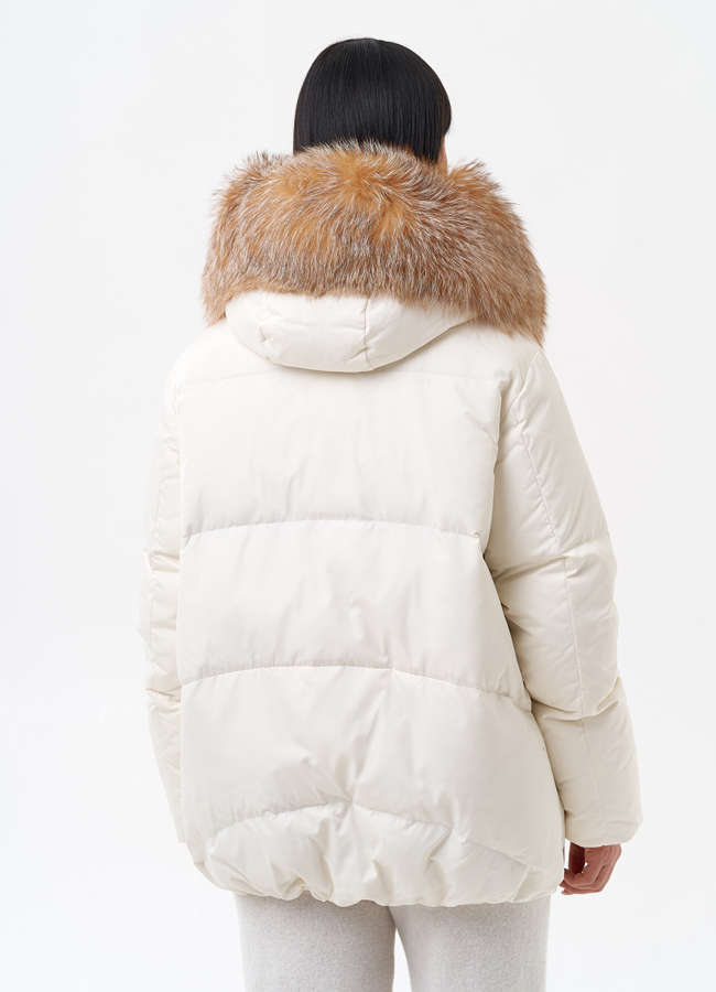 Пуховик с капюшоном из меха лисы модель № 29356 универмаг малина