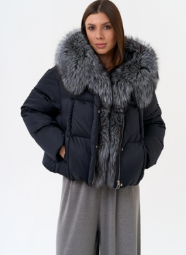 Женский пуховик с капюшоном из меха чернобурки