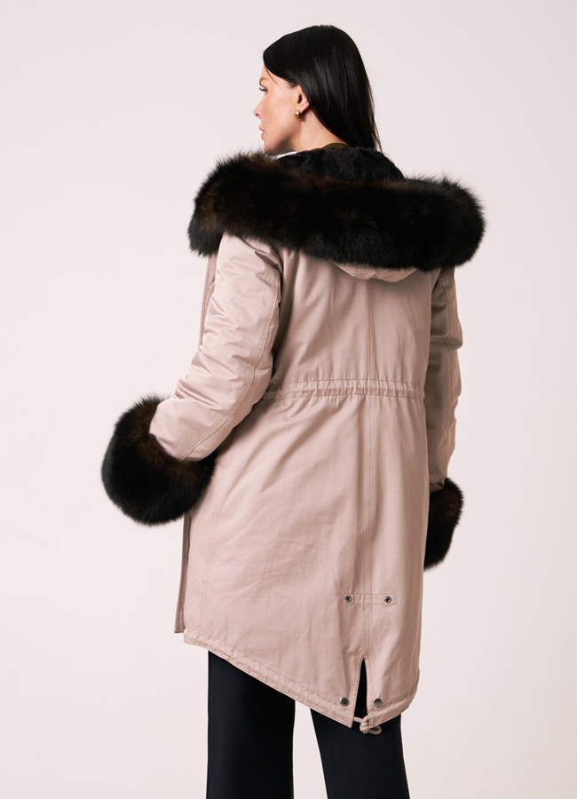 фото Парка с мехом бежевого цвета модель № 11898