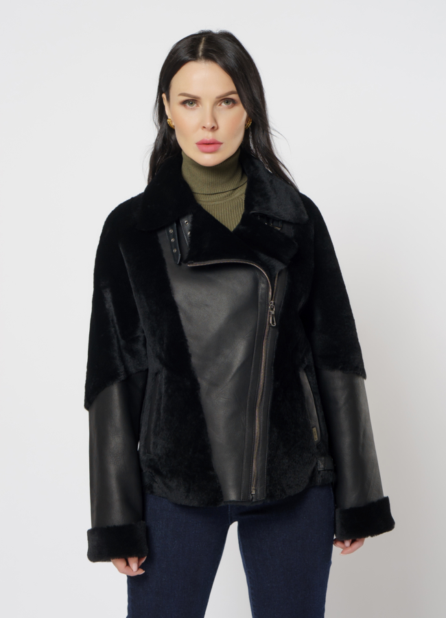 Женская дубленка косуха черного цвета модель № 5891 меха малина