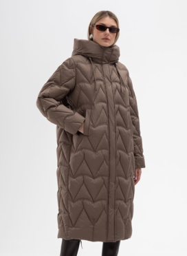 Женский пуховик коричневого цвета