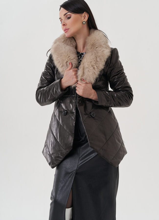Кожаная куртка на пуговицах с английским воротником, отделка песец модель № 17811 универмаг малина Кожаная куртка на пуговицах с английским воротником, отделка песец модель № 17811 универмаг малина