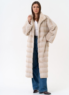 Женское пальто из эко меха с воротником стойкой