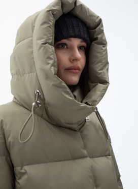 Женский пуховик с капюшоном