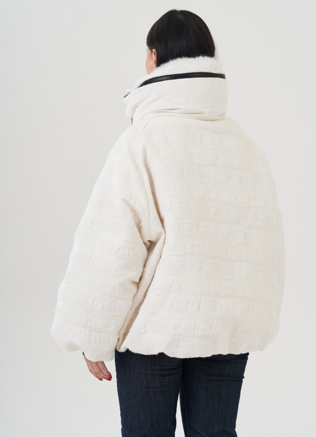 Женская куртка белого цвета модель № 24934 универмаг малина