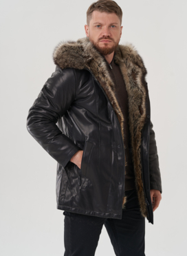 Мужская куртка с капюшоном на мехе из волка