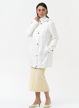 Плащ женский белого цвета