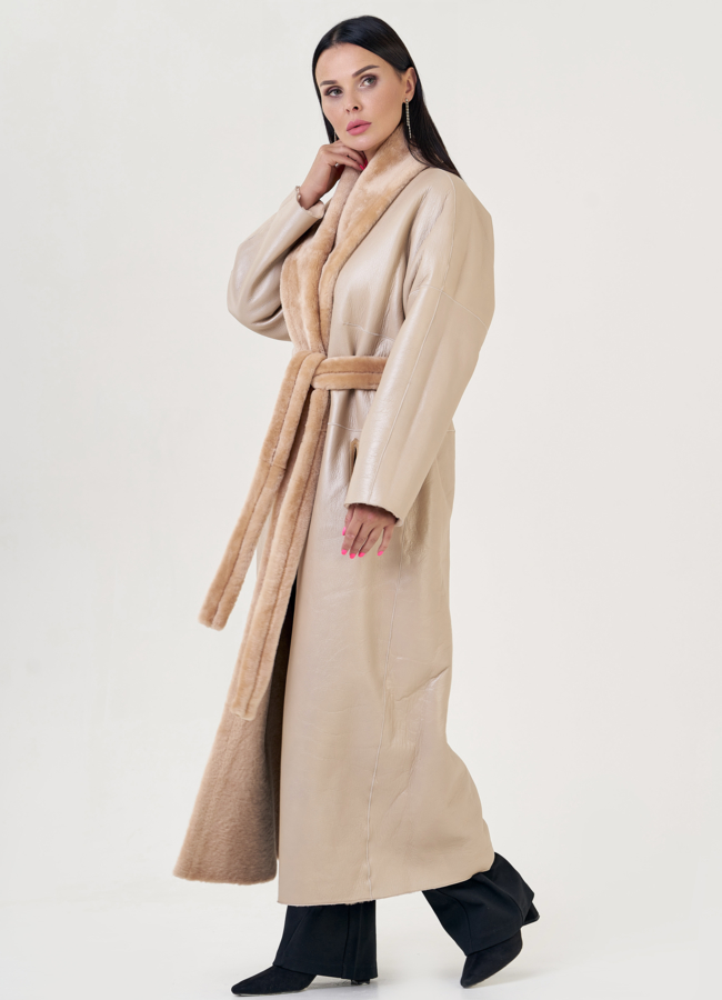 Двухсторонняя женская дубленка бежевого цвета  модель № 23246 универмаг малина