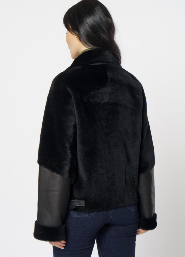 Женская дубленка косуха черного цвета модель № 5891 в рассрочку