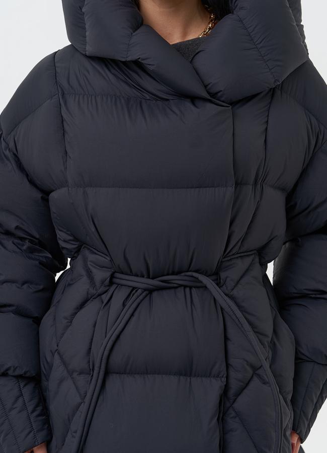 Женский пуховик с капюшоном  модель № 28973 универмаг малина