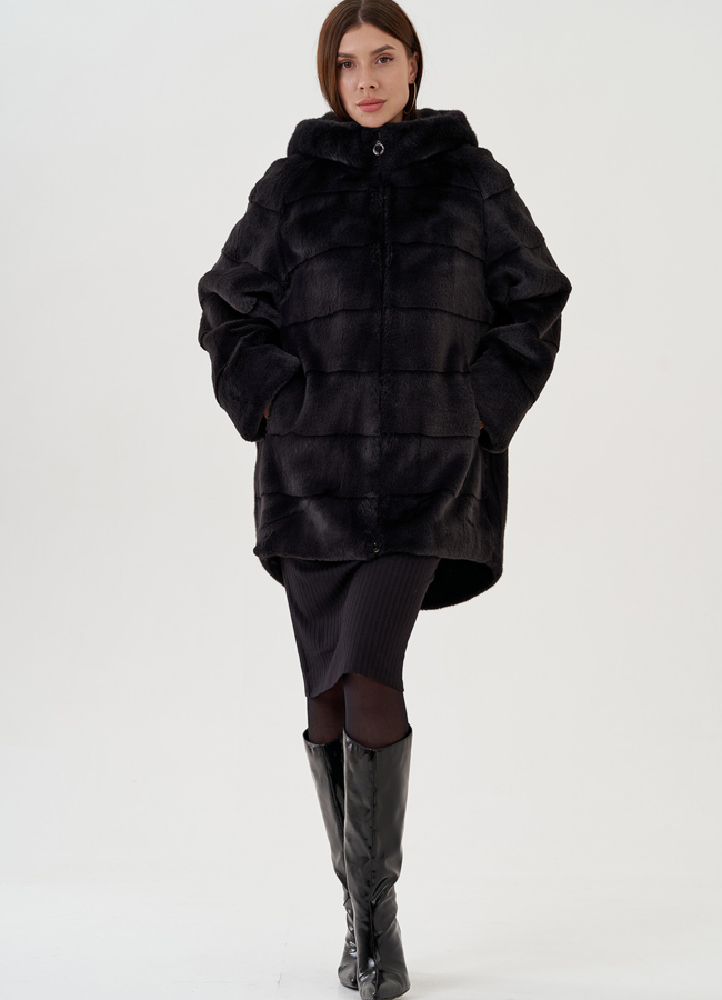 Полупальто из экомеха с капюшоном модель № 81537 меха малина