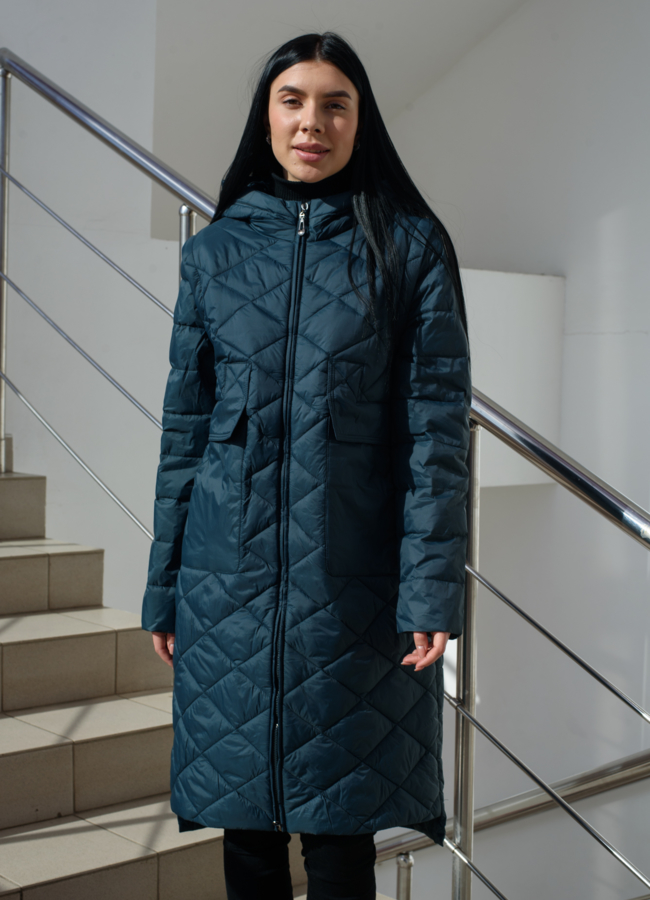 Женский плащ с капюшоном темно-зеленого цвета модель № 22580 в кредит