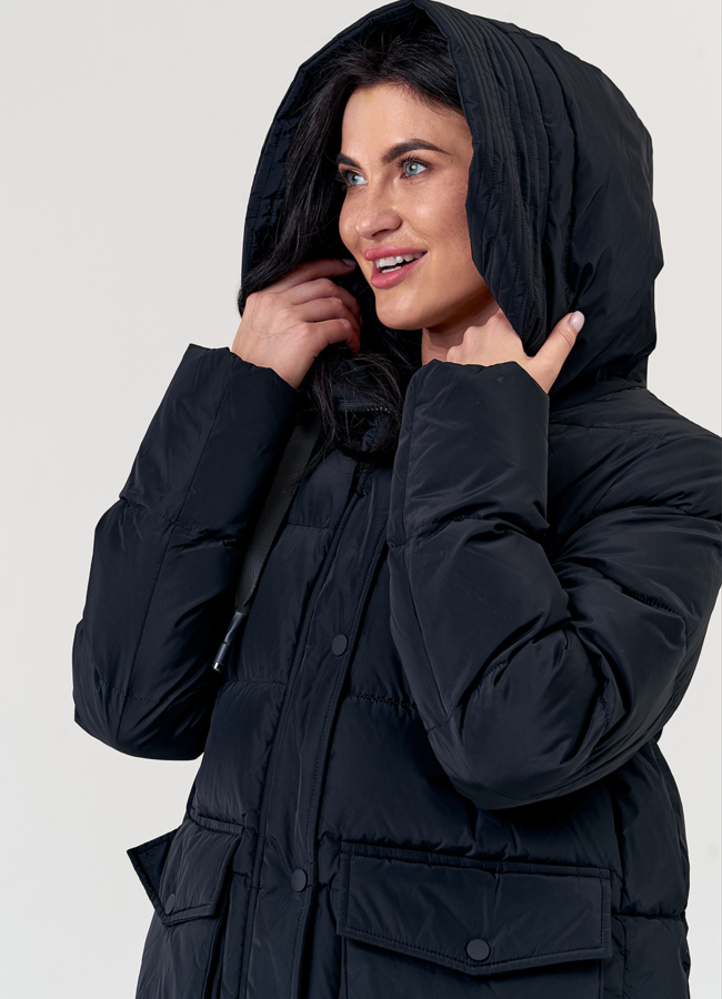 Женский пуховик прямого кроя в черном цвете модель № 3579 в рассрочку