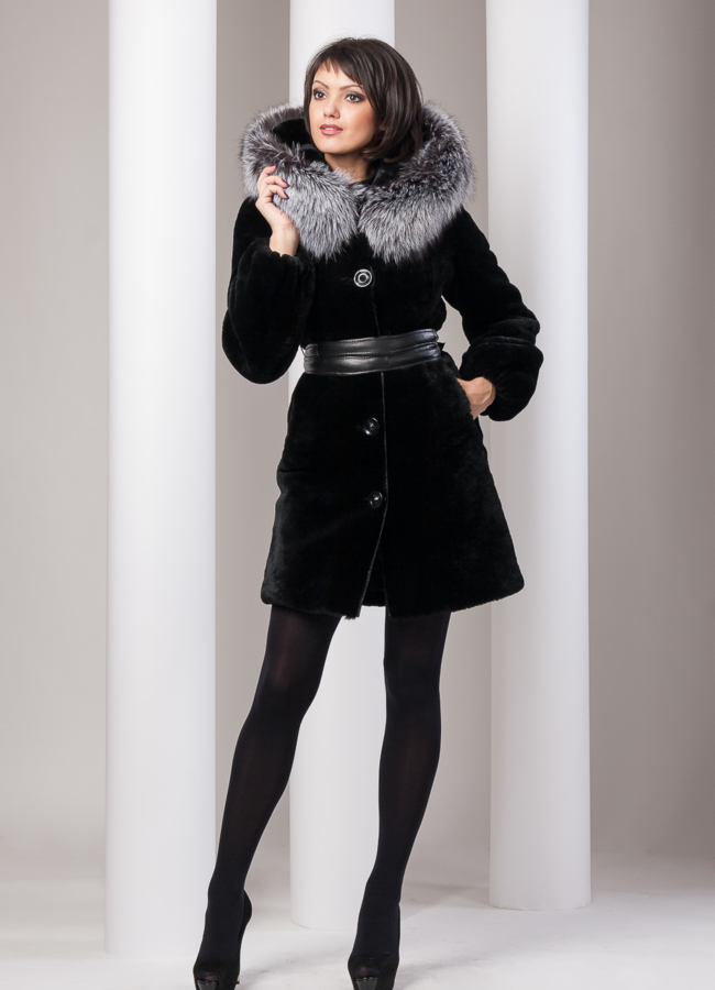 Шуба мутон с чернобуркой модель № S-63 меха малина