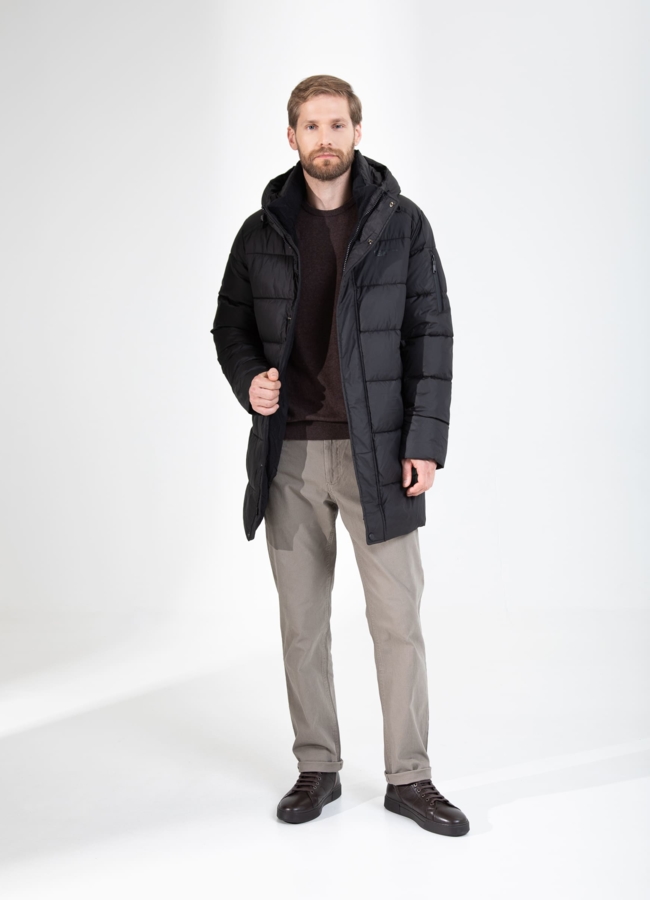 Мужской пуховик черного цвета с капюшоном  модель № 25906 в кредит