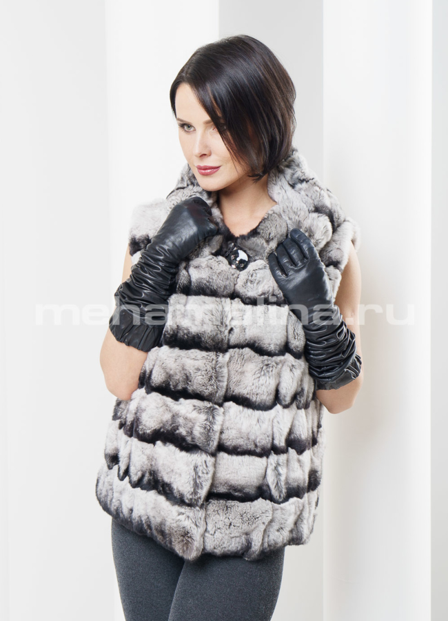Меховой жилет с капюшоном 