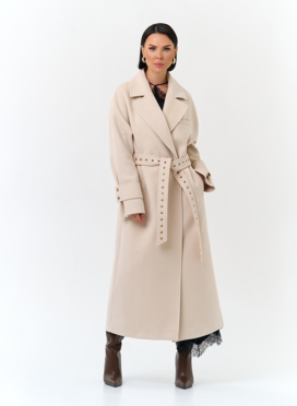 Женское пальто с акцентным поясом